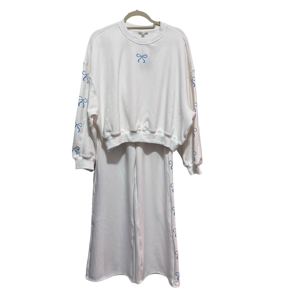 Main Strip - 2 piece/ white Sweatshirt & Pants with bow motif Top L, Pants M
